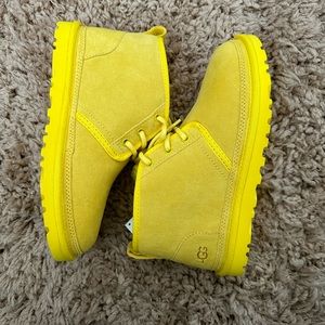 UGG Nuemel Boots. Canary yellow size 6.5